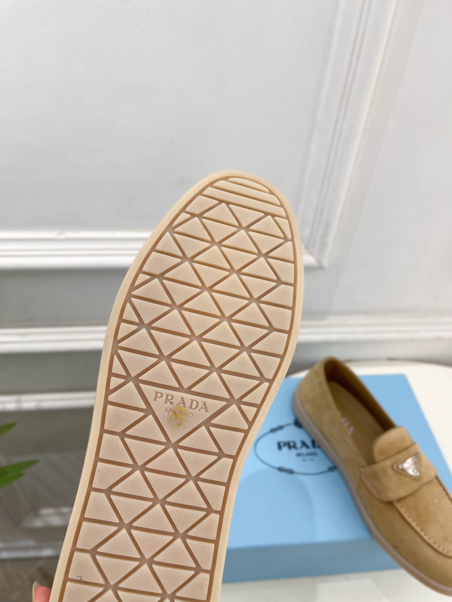 PRADA 普拉达 26𝐬𝐬 🌈2026春夏新品 专柜走秀款 经典金属三角标情侣款乐福鞋 系列〰鞋面: PRADA 普拉达 26𝐬𝐬 🌈2026春夏新品 专柜走秀款 经典金属三角标情侣款乐福鞋 系列〰鞋面: