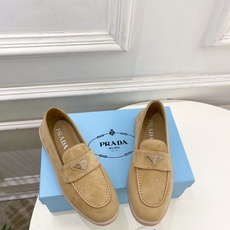 PRADA 普拉达 26𝐬𝐬 🌈2026春夏新品 专柜走秀款 经典金属三角标情侣款乐福鞋 系列〰鞋面: PRADA 普拉达 26𝐬𝐬 🌈2026春夏新品 专柜走秀款 经典金属三角标情侣款乐福鞋 系列〰鞋面: