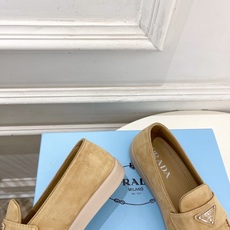 PRADA 普拉达 26𝐬𝐬 🌈2026春夏新品 专柜走秀款 经典金属三角标情侣款乐福鞋 系列〰鞋面: PRADA 普拉达 26𝐬𝐬 🌈2026春夏新品 专柜走秀款 经典金属三角标情侣款乐福鞋 系列〰鞋面: