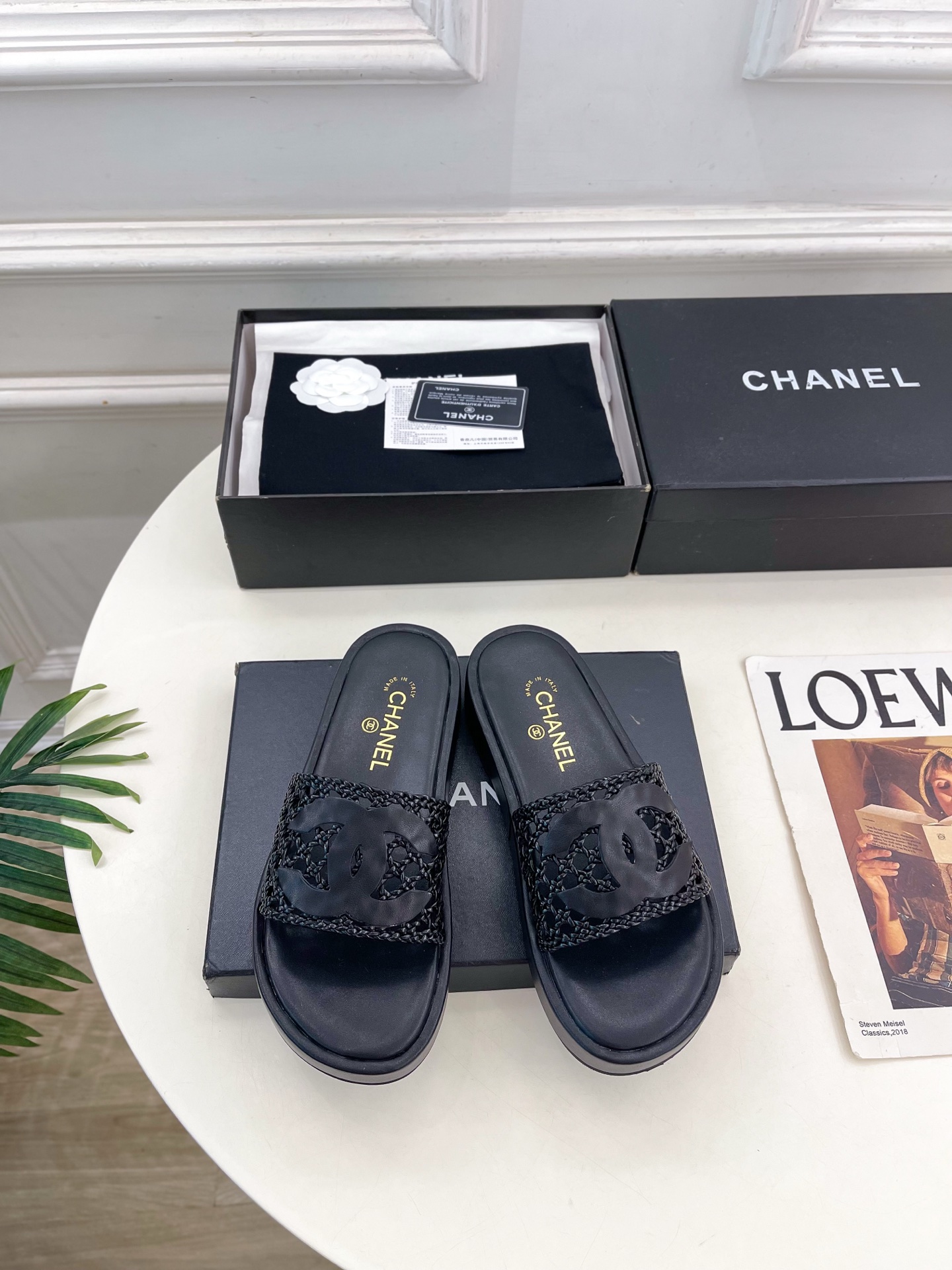 𝐂𝐇𝐀𝐍𝐄𝐋  | 小香  26𝐬𝐬 🦋2026 春夏新品  专柜经典走秀款 小香双C编织镂空厚底拖鞋 