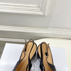 Maison Margiela· 马吉拉26𝐬𝐬 2026春夏新品MM6 复古分趾坡跟凉鞋 —————— Maison Margiela· 马吉拉26𝐬𝐬 2026春夏新品MM6 复古分趾坡跟凉鞋 ——————