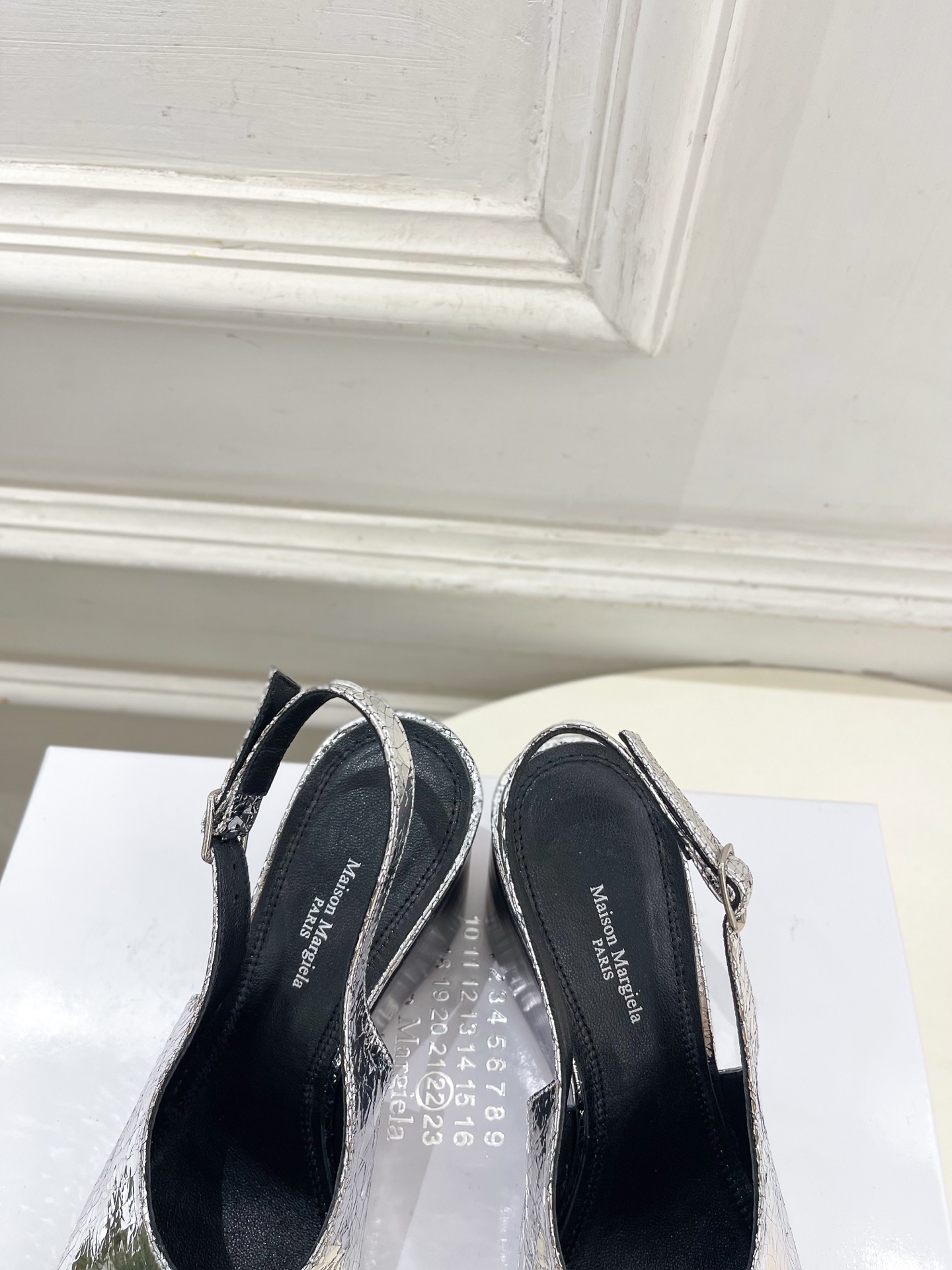 Maison Margiela· 马吉拉26𝐬𝐬 2026春夏新品MM6 复古分趾坡跟凉鞋 —————— Maison Margiela· 马吉拉26𝐬𝐬 2026春夏新品MM6 复古分趾坡跟凉鞋 ——————