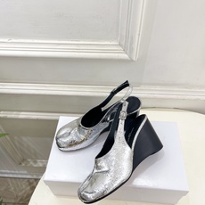 Maison Margiela· 马吉拉26𝐬𝐬 2026春夏新品MM6 复古分趾坡跟凉鞋 —————— Maison Margiela· 马吉拉26𝐬𝐬 2026春夏新品MM6 复古分趾坡跟凉鞋 ——————
