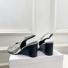 Maison Margiela· 马吉拉26𝐬𝐬 2026春夏新品MM6 复古分趾坡跟凉鞋 —————— Maison Margiela· 马吉拉26𝐬𝐬 2026春夏新品MM6 复古分趾坡跟凉鞋 ——————