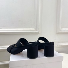 Maison Margiela· 马吉拉26𝐬𝐬 2026春夏新品MM6 蝴蝶结弹力带粗跟半拖鞋 ——— Maison Margiela· 马吉拉26𝐬𝐬 2026春夏新品MM6 蝴蝶结弹力带粗跟半拖鞋 ———
