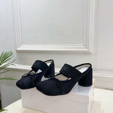 Maison Margiela· 马吉拉26𝐬𝐬 2026春夏新品MM6 蝴蝶结弹力带粗跟半拖鞋 ——— Maison Margiela· 马吉拉26𝐬𝐬 2026春夏新品MM6 蝴蝶结弹力带粗跟半拖鞋 ———