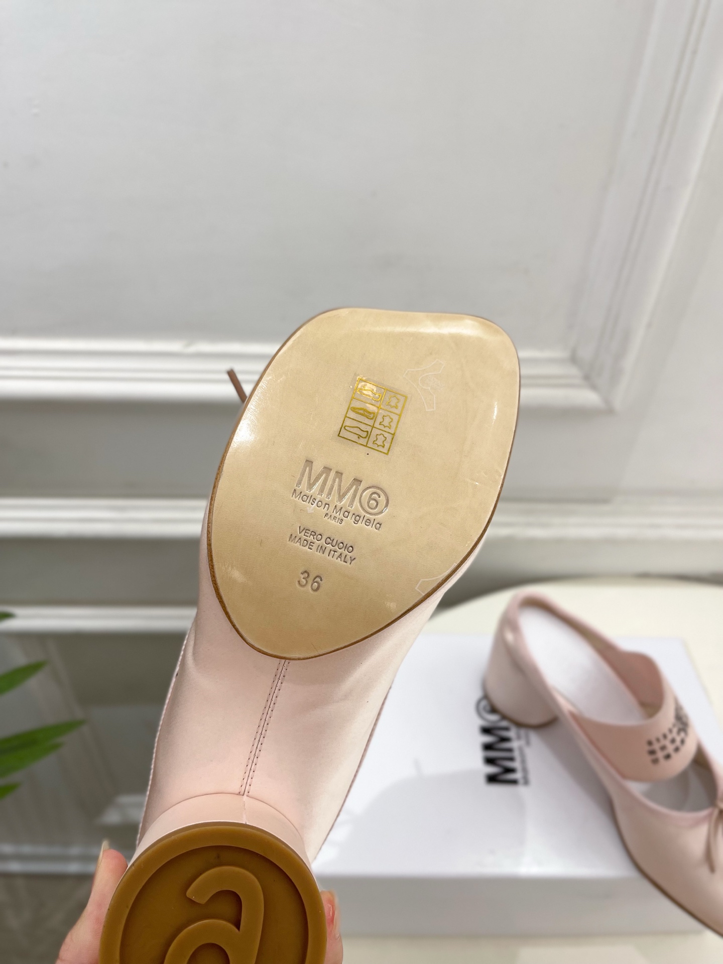 Maison Margiela· 马吉拉26𝐬𝐬 2026春夏新品MM6 蝴蝶结弹力带粗跟半拖鞋 ——— Maison Margiela· 马吉拉26𝐬𝐬 2026春夏新品MM6 蝴蝶结弹力带粗跟半拖鞋 ———