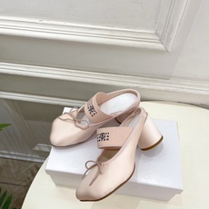 Maison Margiela· 马吉拉26𝐬𝐬 2026春夏新品MM6 蝴蝶结弹力带粗跟半拖鞋 ——— Maison Margiela· 马吉拉26𝐬𝐬 2026春夏新品MM6 蝴蝶结弹力带粗跟半拖鞋 ———