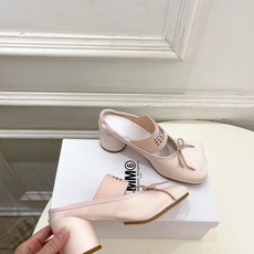 Maison Margiela· 马吉拉26𝐬𝐬 2026春夏新品MM6 蝴蝶结弹力带粗跟半拖鞋 ——— Maison Margiela· 马吉拉26𝐬𝐬 2026春夏新品MM6 蝴蝶结弹力带粗跟半拖鞋 ———