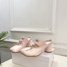 Maison Margiela· 马吉拉26𝐬𝐬 2026春夏新品MM6 蝴蝶结弹力带粗跟半拖鞋 ——— Maison Margiela· 马吉拉26𝐬𝐬 2026春夏新品MM6 蝴蝶结弹力带粗跟半拖鞋 ———