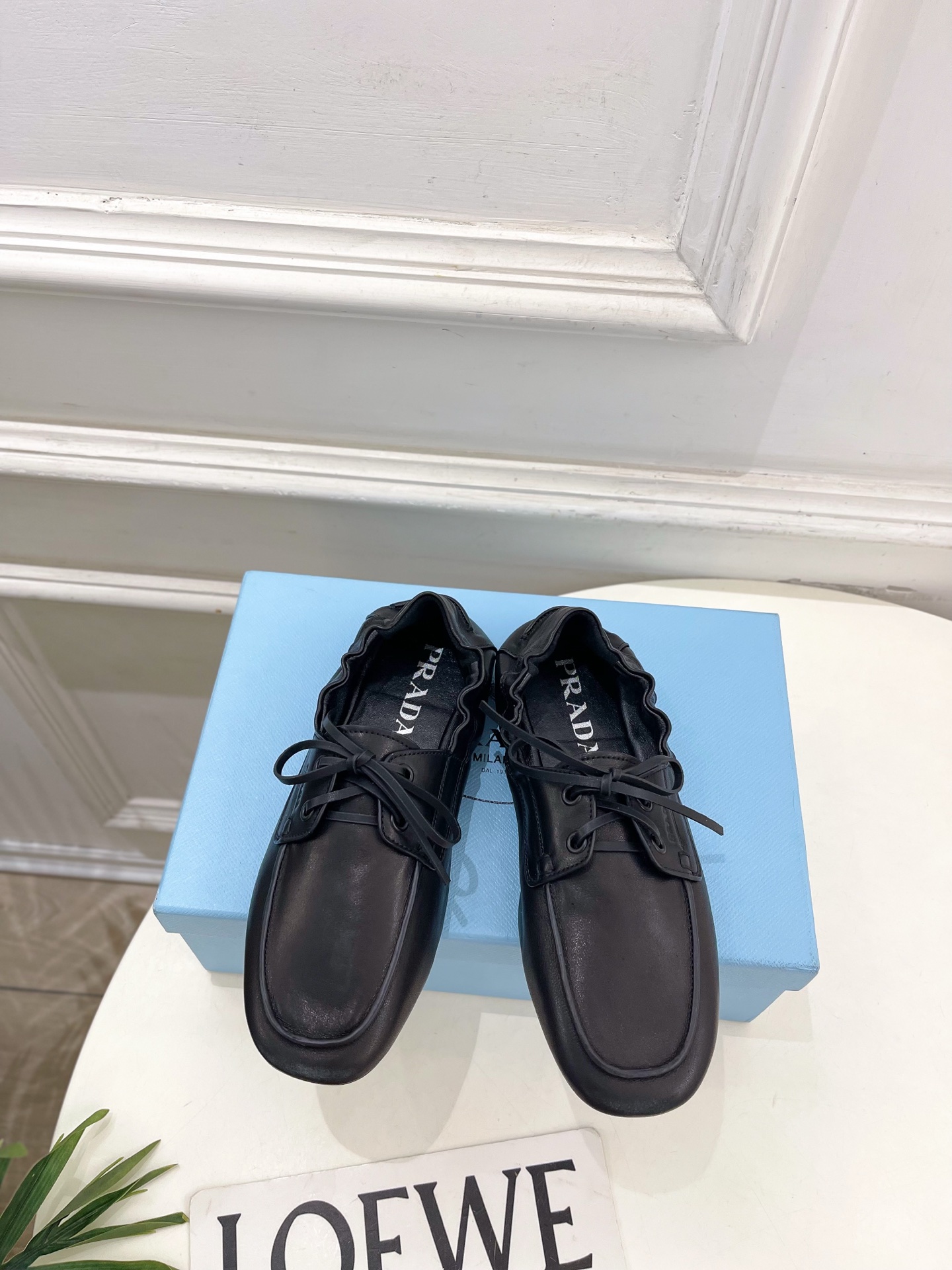 PRADA 普拉达  26𝐬𝐬 🌈2026春夏新品 专柜走秀款 经典微标复古做旧牛皮船鞋 乐福鞋系列〰鞋