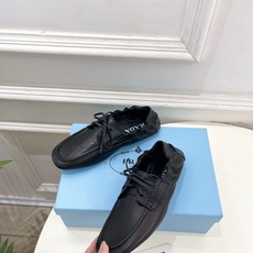PRADA 普拉达 26𝐬𝐬 🌈2026春夏新品 专柜走秀款 经典微标复古做旧牛皮船鞋 乐福鞋系列〰鞋 PRADA 普拉达 26𝐬𝐬 🌈2026春夏新品 专柜走秀款 经典微标复古做旧牛皮船鞋 乐福鞋系列〰鞋