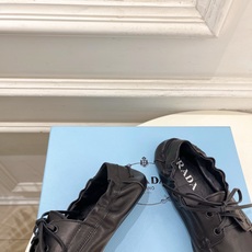 PRADA 普拉达 26𝐬𝐬 🌈2026春夏新品 专柜走秀款 经典微标复古做旧牛皮船鞋 乐福鞋系列〰鞋 PRADA 普拉达 26𝐬𝐬 🌈2026春夏新品 专柜走秀款 经典微标复古做旧牛皮船鞋 乐福鞋系列〰鞋