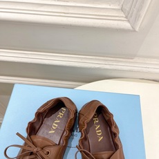 PRADA 普拉达 26𝐬𝐬 🌈2026春夏新品 专柜走秀款 经典微标复古做旧牛皮船鞋 乐福鞋系列〰鞋 PRADA 普拉达 26𝐬𝐬 🌈2026春夏新品 专柜走秀款 经典微标复古做旧牛皮船鞋 乐福鞋系列〰鞋