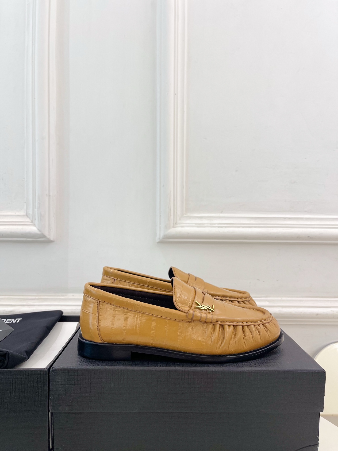 SAIN*LAURENT  圣罗兰  26𝐬𝐬 ☘️2026春夏新品LE LOAFER褶皱乐福鞋 小皮鞋