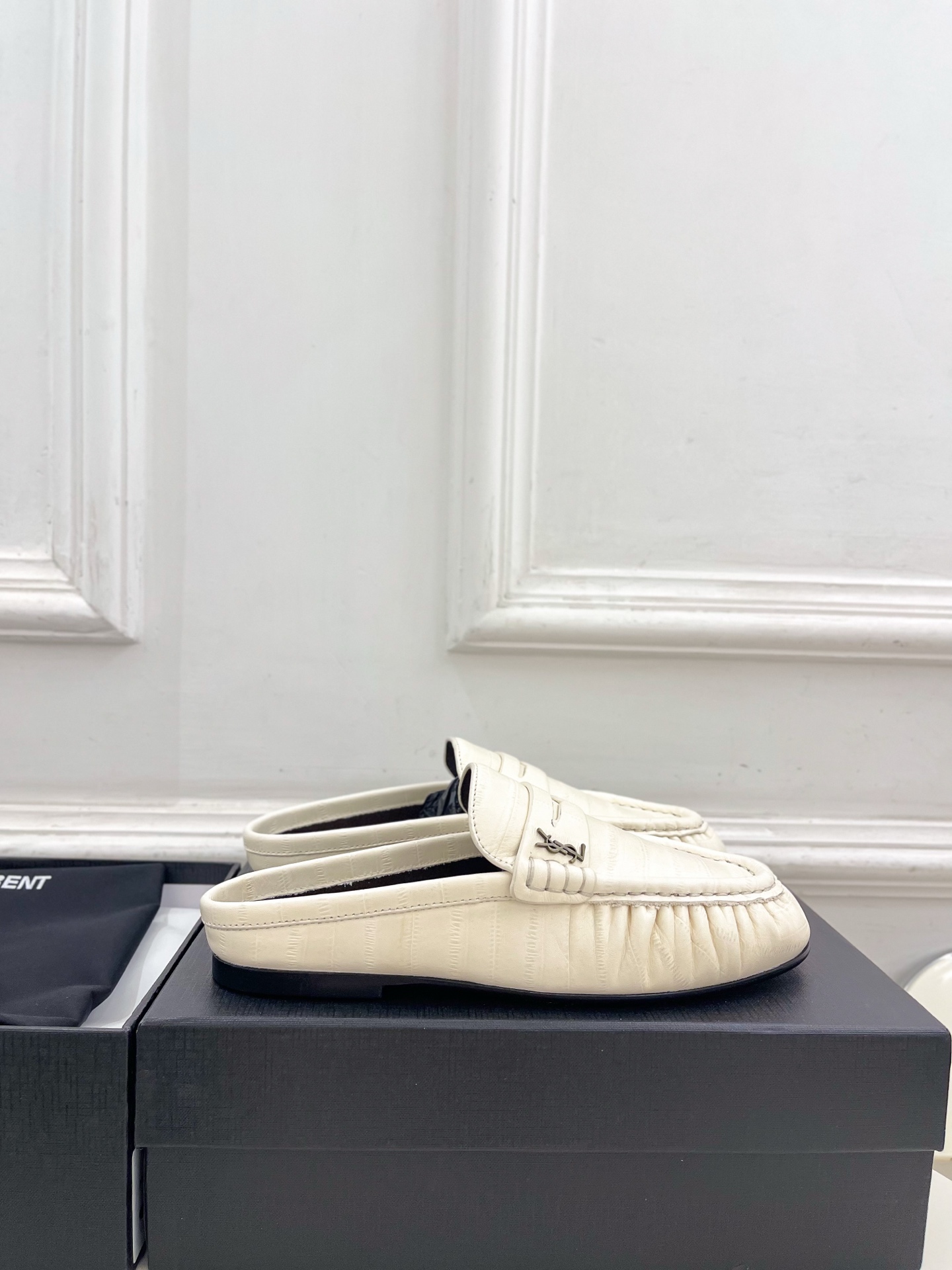 SAIN*LAURENT  圣罗兰  26𝐬𝐬 ☘️2026春夏新品LE LOAFER褶皱乐福穆勒鞋 半