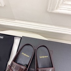 SAIN*LAURENT 圣罗兰 26𝐬𝐬 ☘️2026春夏新品LE LOAFER褶皱乐福穆勒鞋 半 SAIN*LAURENT 圣罗兰 26𝐬𝐬 ☘️2026春夏新品LE LOAFER褶皱乐福穆勒鞋 半
