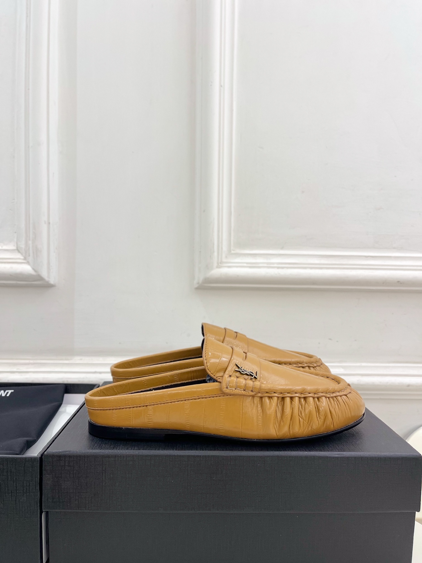 SAIN*LAURENT  圣罗兰  26𝐬𝐬 ☘️2026春夏新品LE LOAFER褶皱乐福穆勒鞋 半