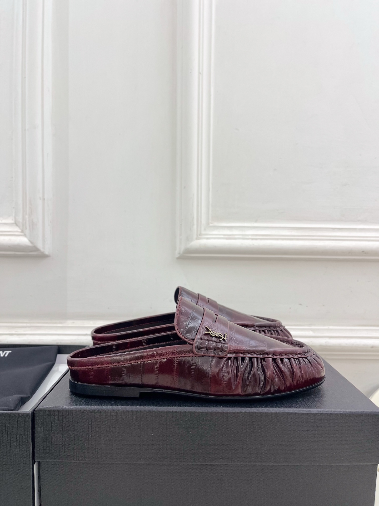 SAIN*LAURENT 圣罗兰 26𝐬𝐬 ☘️2026春夏新品LE LOAFER褶皱乐福穆勒鞋 半 SAIN*LAURENT 圣罗兰 26𝐬𝐬 ☘️2026春夏新品LE LOAFER褶皱乐福穆勒鞋 半