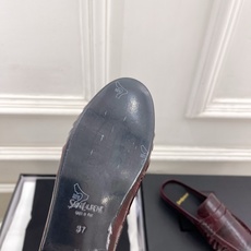 SAIN*LAURENT 圣罗兰 26𝐬𝐬 ☘️2026春夏新品LE LOAFER褶皱乐福穆勒鞋 半 SAIN*LAURENT 圣罗兰 26𝐬𝐬 ☘️2026春夏新品LE LOAFER褶皱乐福穆勒鞋 半