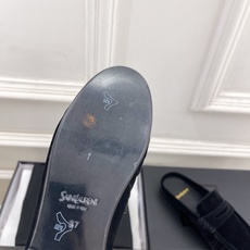 SAIN*LAURENT 圣罗兰 26𝐬𝐬 ☘️2026春夏新品LE LOAFER褶皱乐福穆勒鞋 半 SAIN*LAURENT 圣罗兰 26𝐬𝐬 ☘️2026春夏新品LE LOAFER褶皱乐福穆勒鞋 半