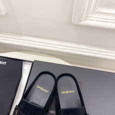 SAIN*LAURENT 圣罗兰 26𝐬𝐬 ☘️2026春夏新品LE LOAFER褶皱乐福穆勒鞋 半 SAIN*LAURENT 圣罗兰 26𝐬𝐬 ☘️2026春夏新品LE LOAFER褶皱乐福穆勒鞋 半