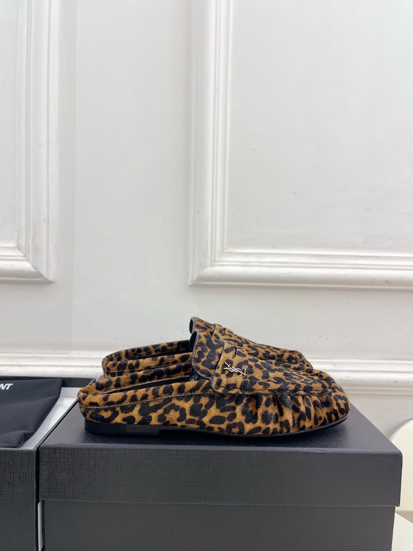 SAIN*LAURENT 圣罗兰 26𝐬𝐬 ☘️2026春夏新品LE LOAFER褶皱乐福穆勒鞋 半 SAIN*LAURENT 圣罗兰 26𝐬𝐬 ☘️2026春夏新品LE LOAFER褶皱乐福穆勒鞋 半
