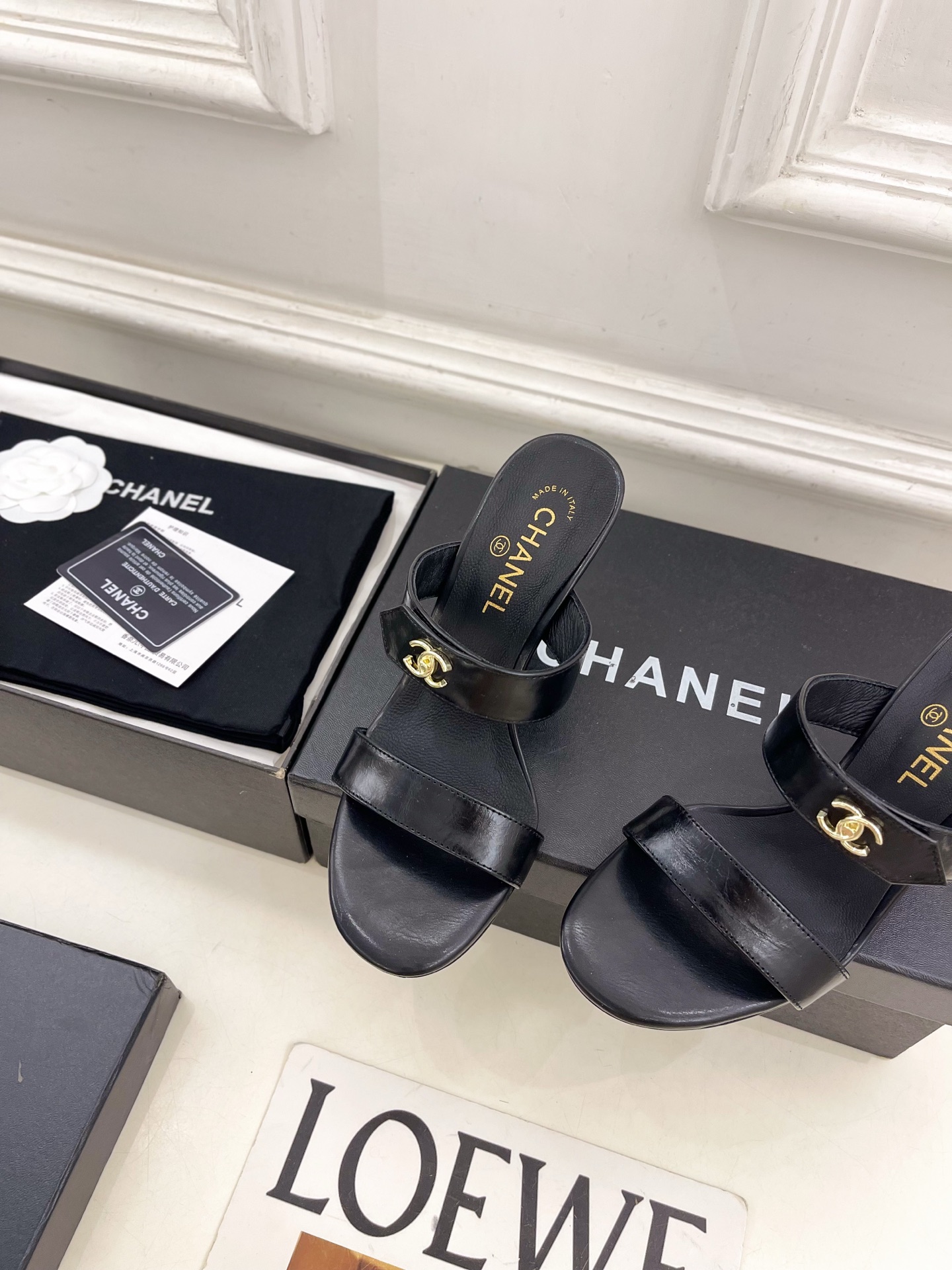 𝐂𝐇𝐀𝐍𝐄𝐋  | 小香  26𝐬𝐬 🦋2026 春夏新品  专柜经典走秀款 小香经典书包扣高跟拖鞋 系
