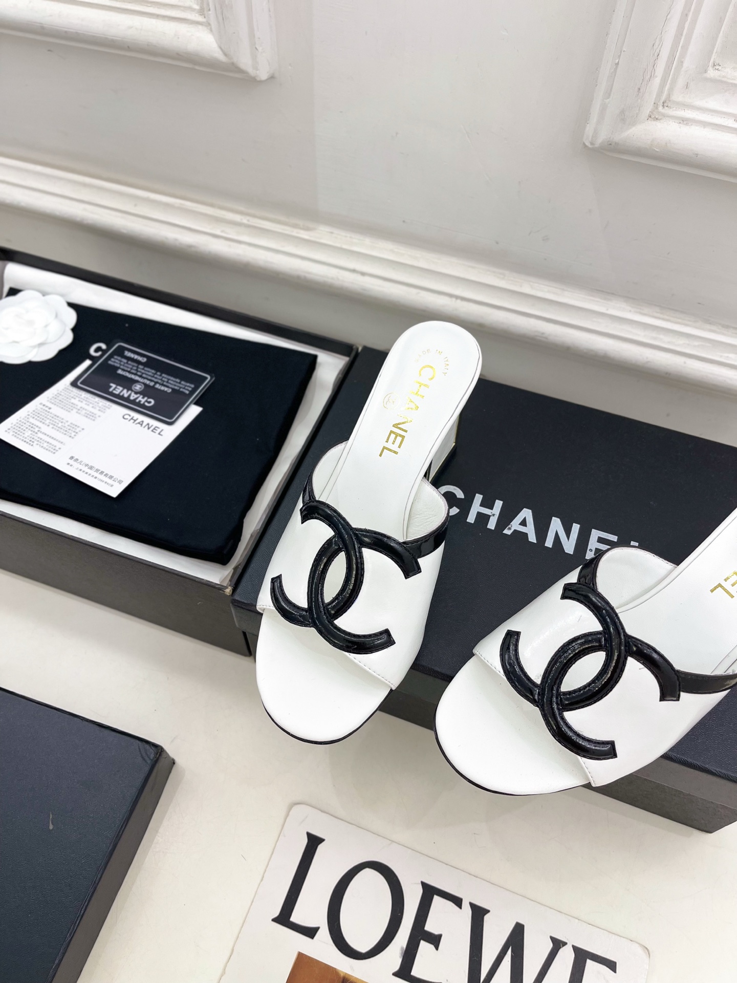 𝐂𝐇𝐀𝐍𝐄𝐋  | 小香  26𝐬𝐬 🦋2026 春夏新品  专柜经典走秀款 小香大双C拼色金属粗跟拖鞋