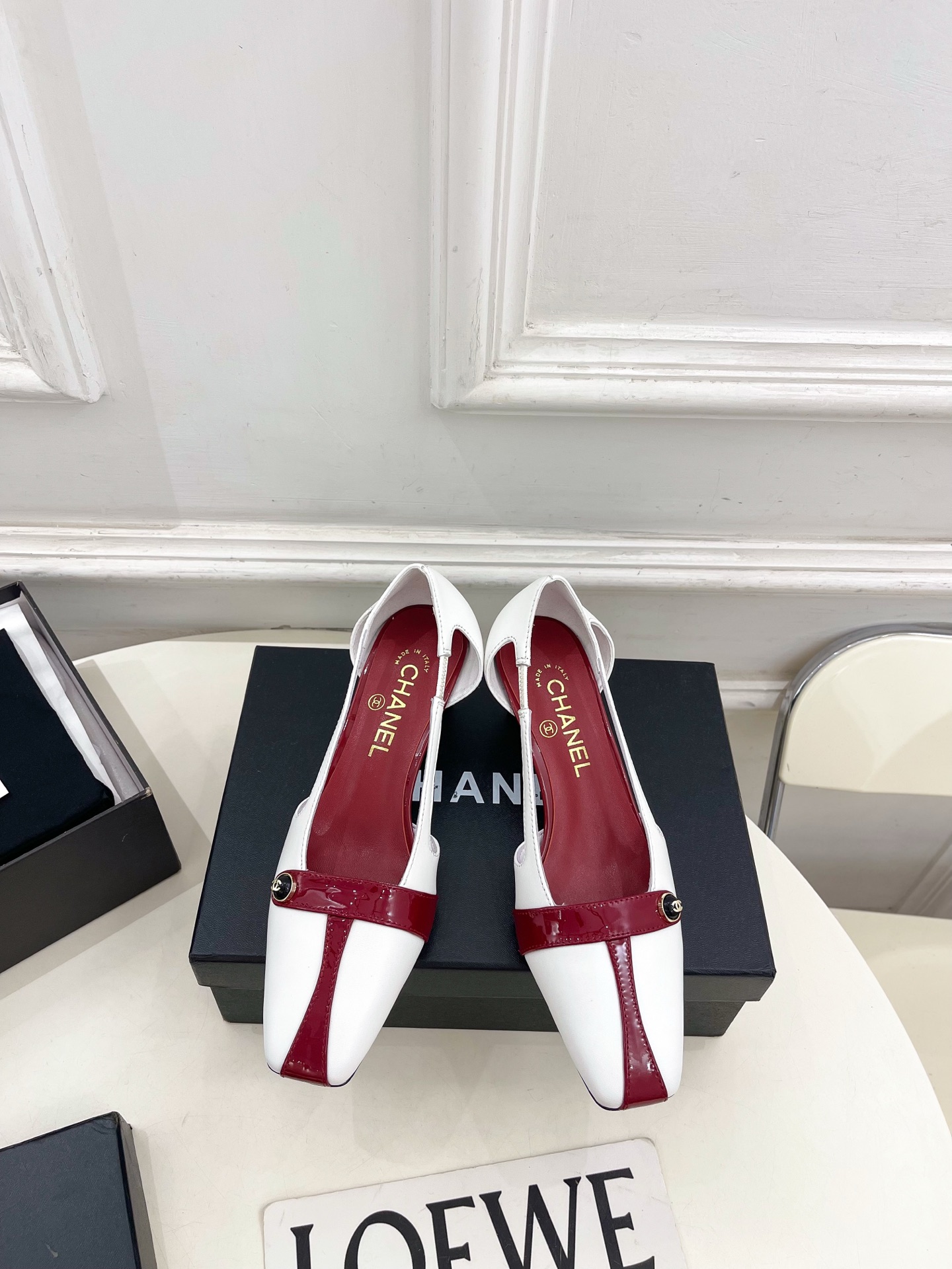 𝐂𝐇𝐀𝐍𝐄𝐋  | 小香  26𝐬𝐬 🦋2026 春夏新品  专柜经典走秀款 小香双C纽扣拼色粗跟中空鞋