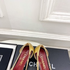 𝐂𝐇𝐀𝐍𝐄𝐋 | 小香 26𝐬𝐬 🦋2026 春夏新品 专柜经典走秀款 小香双C纽扣拼色粗跟中空鞋 𝐂𝐇𝐀𝐍𝐄𝐋 | 小香 26𝐬𝐬 🦋2026 春夏新品 专柜经典走秀款 小香双C纽扣拼色粗跟中空鞋