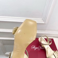 𝐑𝐨𝐠𝐞𝐫 𝐕𝐢𝐯𝐢𝐞r | 26 𝐬𝐬 ❥2026春夏新品 经典方扣一字带方跟凉鞋 系列上新~🌟 B 𝐑𝐨𝐠𝐞𝐫 𝐕𝐢𝐯𝐢𝐞r | 26 𝐬𝐬 ❥2026春夏新品 经典方扣一字带方跟凉鞋 系列上新~🌟 B