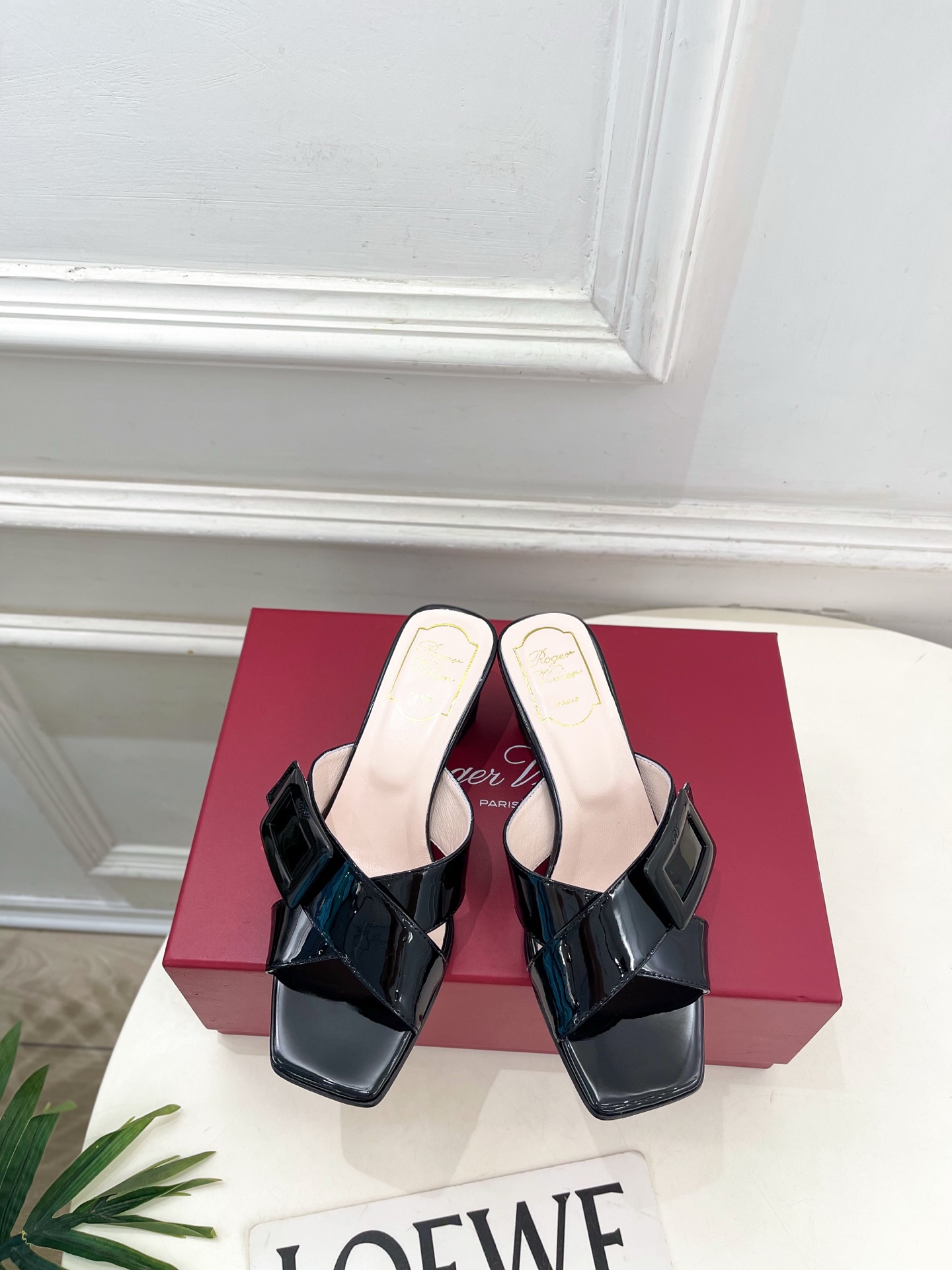 𝐑𝐨𝐠𝐞𝐫 𝐕𝐢𝐯𝐢𝐞r |  26 𝐬𝐬 ❥2026春夏新品 经典方扣交叉带方跟拖鞋系列上新~🌟 BS