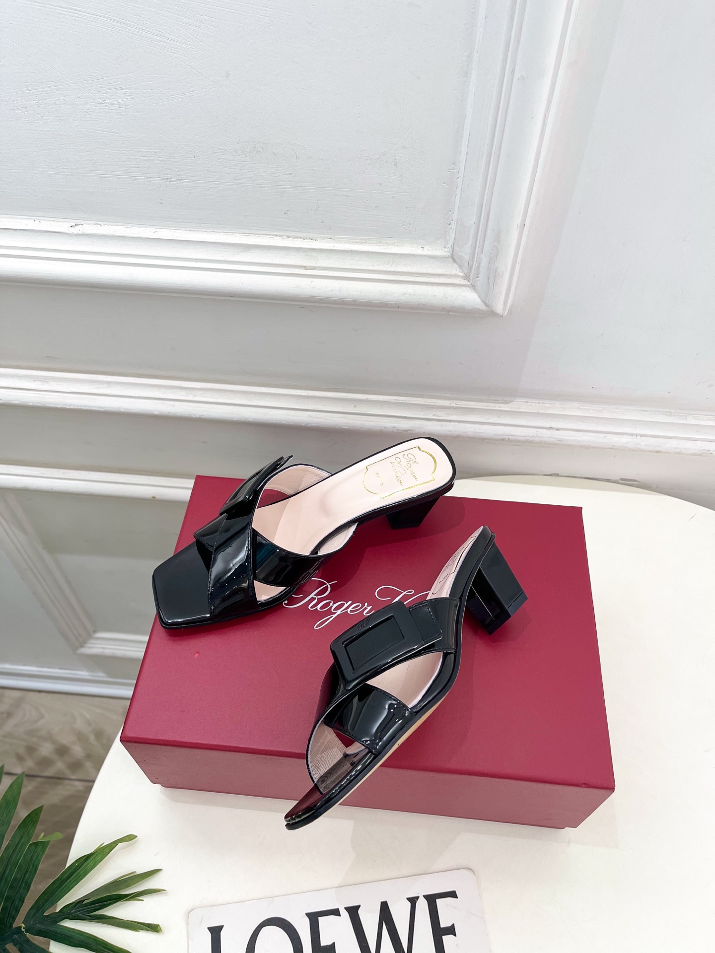 𝐑𝐨𝐠𝐞𝐫 𝐕𝐢𝐯𝐢𝐞r |  26 𝐬𝐬 ❥2026春夏新品 经典方扣交叉带方跟拖鞋系列上新~🌟 BS