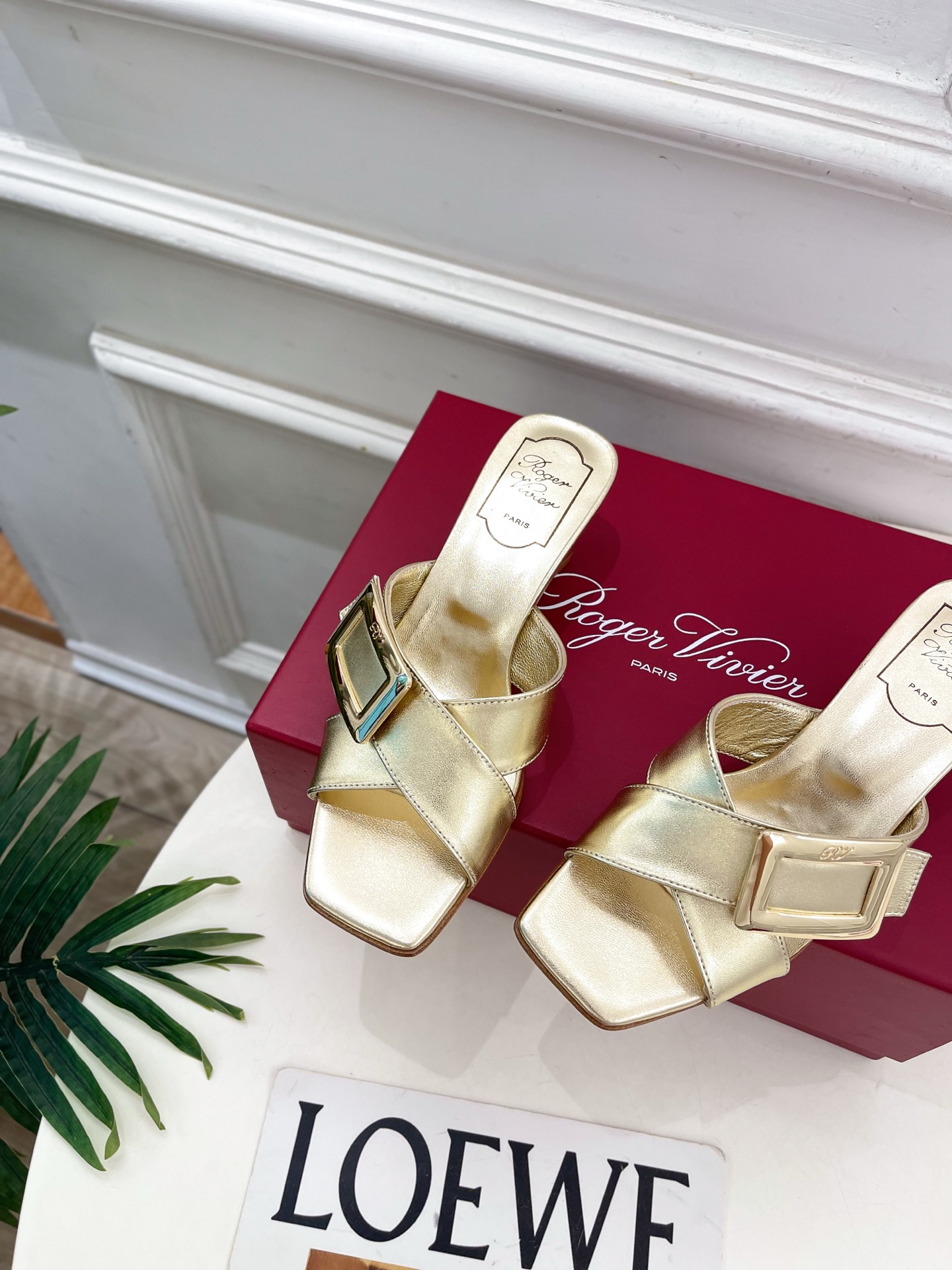 𝐑𝐨𝐠𝐞𝐫 𝐕𝐢𝐯𝐢𝐞r |  26 𝐬𝐬 ❥2026春夏新品 经典方扣交叉带方跟拖鞋系列上新~🌟 BS