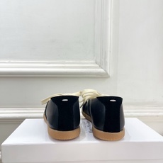 Maison Margiela· 马吉拉26𝐬𝐬 2026春夏新品MM6 拼色绑带芭蕾德训鞋—————— Maison Margiela· 马吉拉26𝐬𝐬 2026春夏新品MM6 拼色绑带芭蕾德训鞋——————