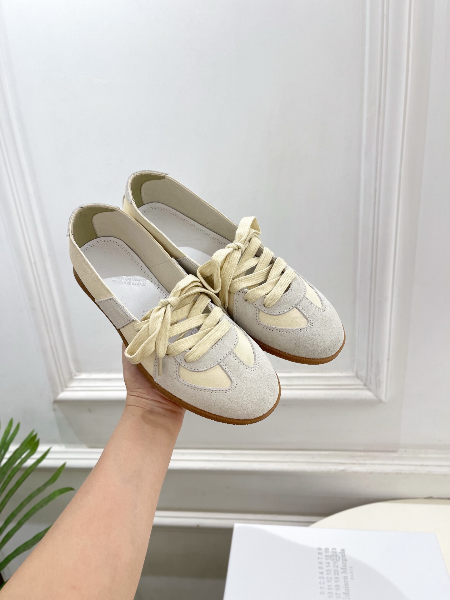 Maison Margiela· 马吉拉26𝐬𝐬 2026春夏新品MM6 拼色绑带芭蕾德训鞋—————— Maison Margiela· 马吉拉26𝐬𝐬 2026春夏新品MM6 拼色绑带芭蕾德训鞋——————