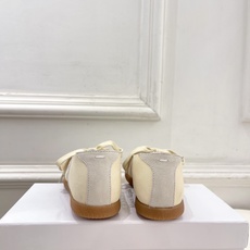 Maison Margiela· 马吉拉26𝐬𝐬 2026春夏新品MM6 拼色绑带芭蕾德训鞋—————— Maison Margiela· 马吉拉26𝐬𝐬 2026春夏新品MM6 拼色绑带芭蕾德训鞋——————