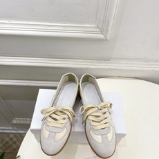 Maison Margiela· 马吉拉26𝐬𝐬 2026春夏新品MM6 拼色绑带芭蕾德训鞋—————— Maison Margiela· 马吉拉26𝐬𝐬 2026春夏新品MM6 拼色绑带芭蕾德训鞋——————
