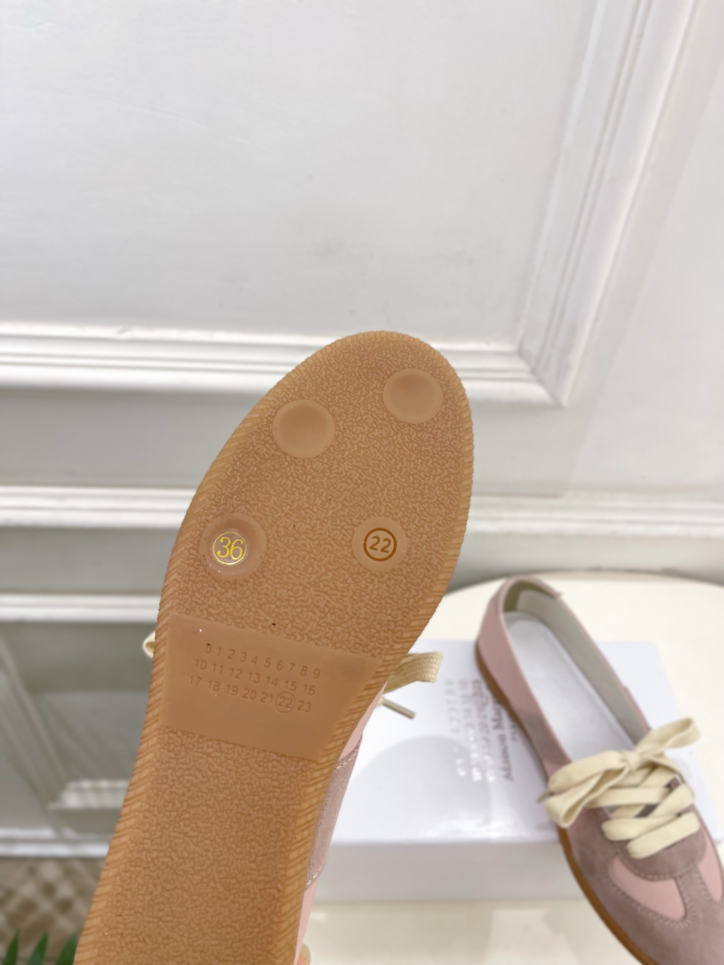 Maison Margiela· 马吉拉26𝐬𝐬 2026春夏新品MM6 拼色绑带芭蕾德训鞋—————— Maison Margiela· 马吉拉26𝐬𝐬 2026春夏新品MM6 拼色绑带芭蕾德训鞋——————