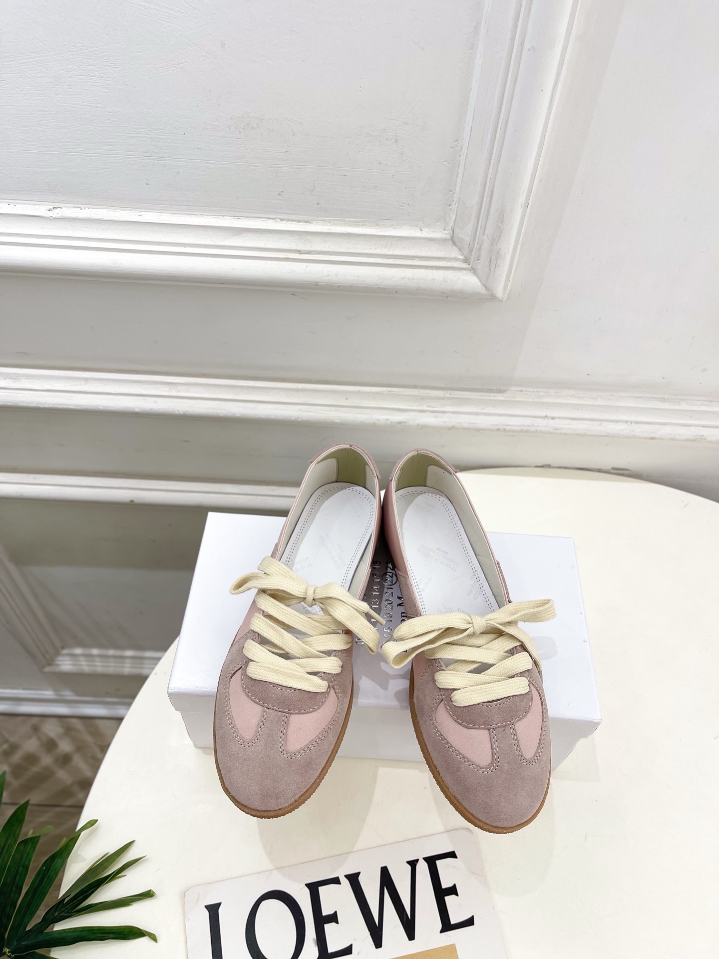 Maison Margiela· 马吉拉26𝐬𝐬 2026春夏新品MM6 拼色绑带芭蕾德训鞋—————— Maison Margiela· 马吉拉26𝐬𝐬 2026春夏新品MM6 拼色绑带芭蕾德训鞋——————