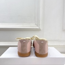 Maison Margiela· 马吉拉26𝐬𝐬 2026春夏新品MM6 拼色绑带芭蕾德训鞋—————— Maison Margiela· 马吉拉26𝐬𝐬 2026春夏新品MM6 拼色绑带芭蕾德训鞋——————