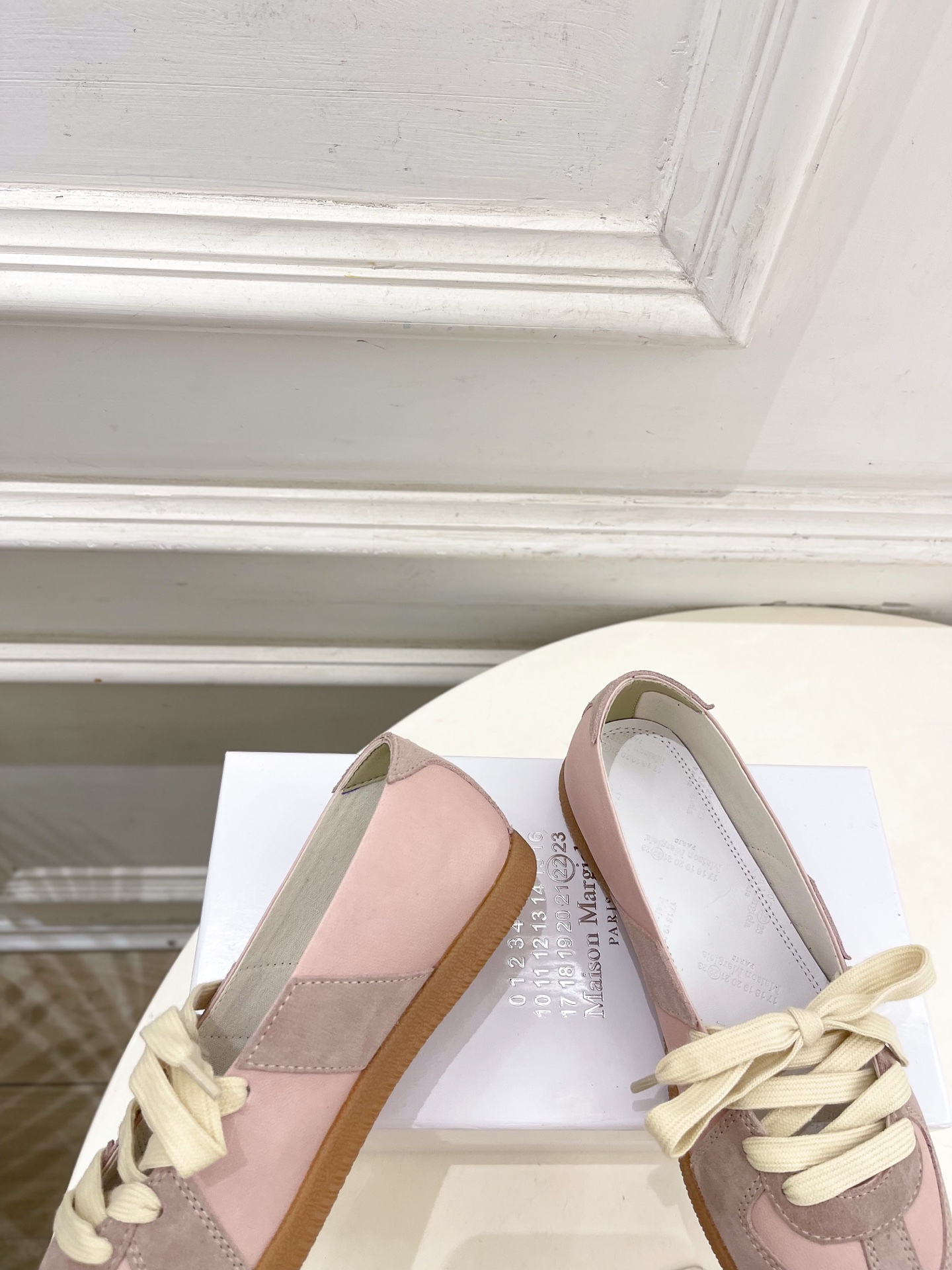 Maison Margiela· 马吉拉26𝐬𝐬 2026春夏新品MM6 拼色绑带芭蕾德训鞋—————— Maison Margiela· 马吉拉26𝐬𝐬 2026春夏新品MM6 拼色绑带芭蕾德训鞋——————