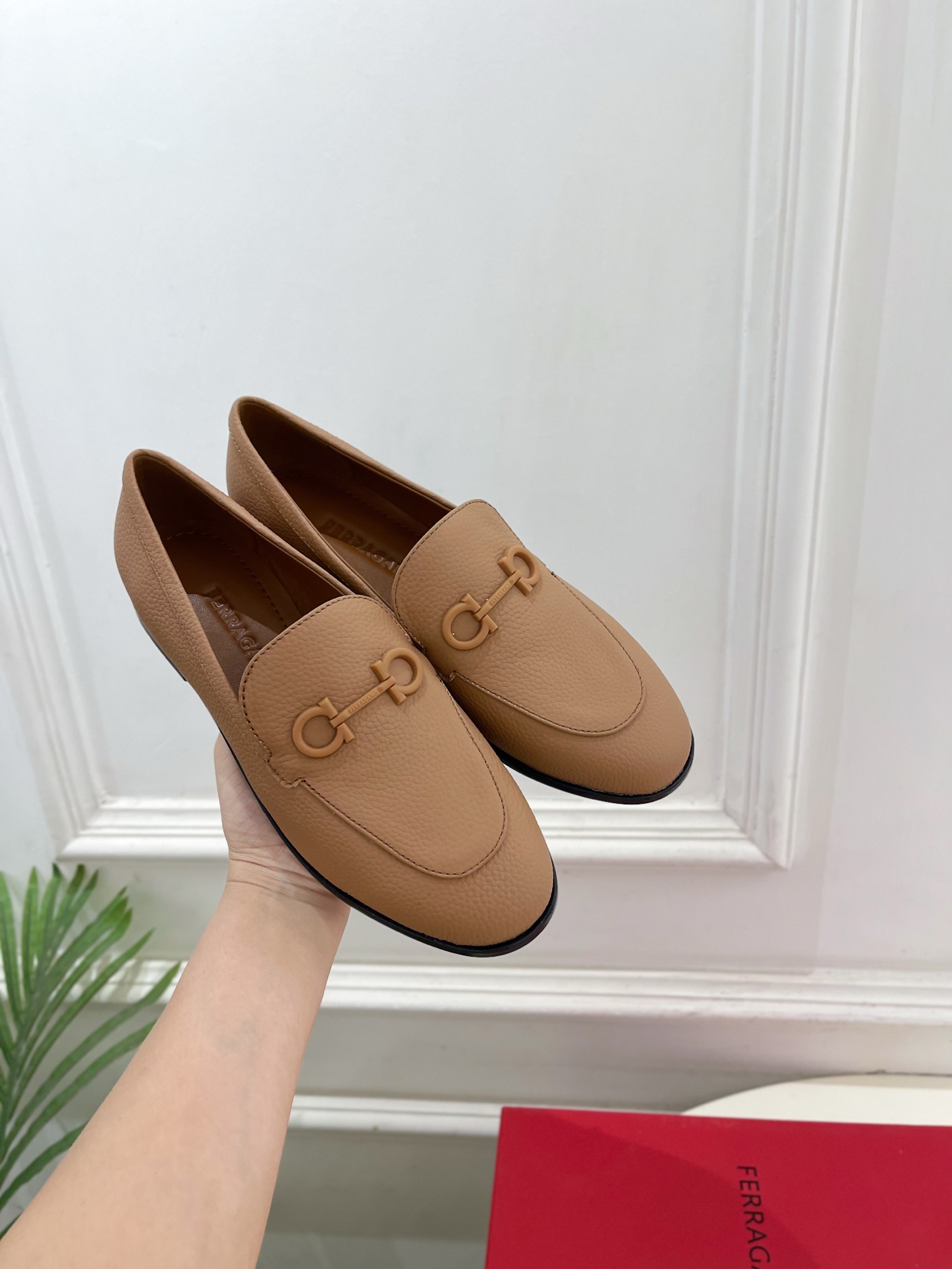 Ferragamo｜菲拉格慕26𝐬𝐬2026春夏新品 Gancini乐福鞋 火爆上新！  这鞋绝对是黑马