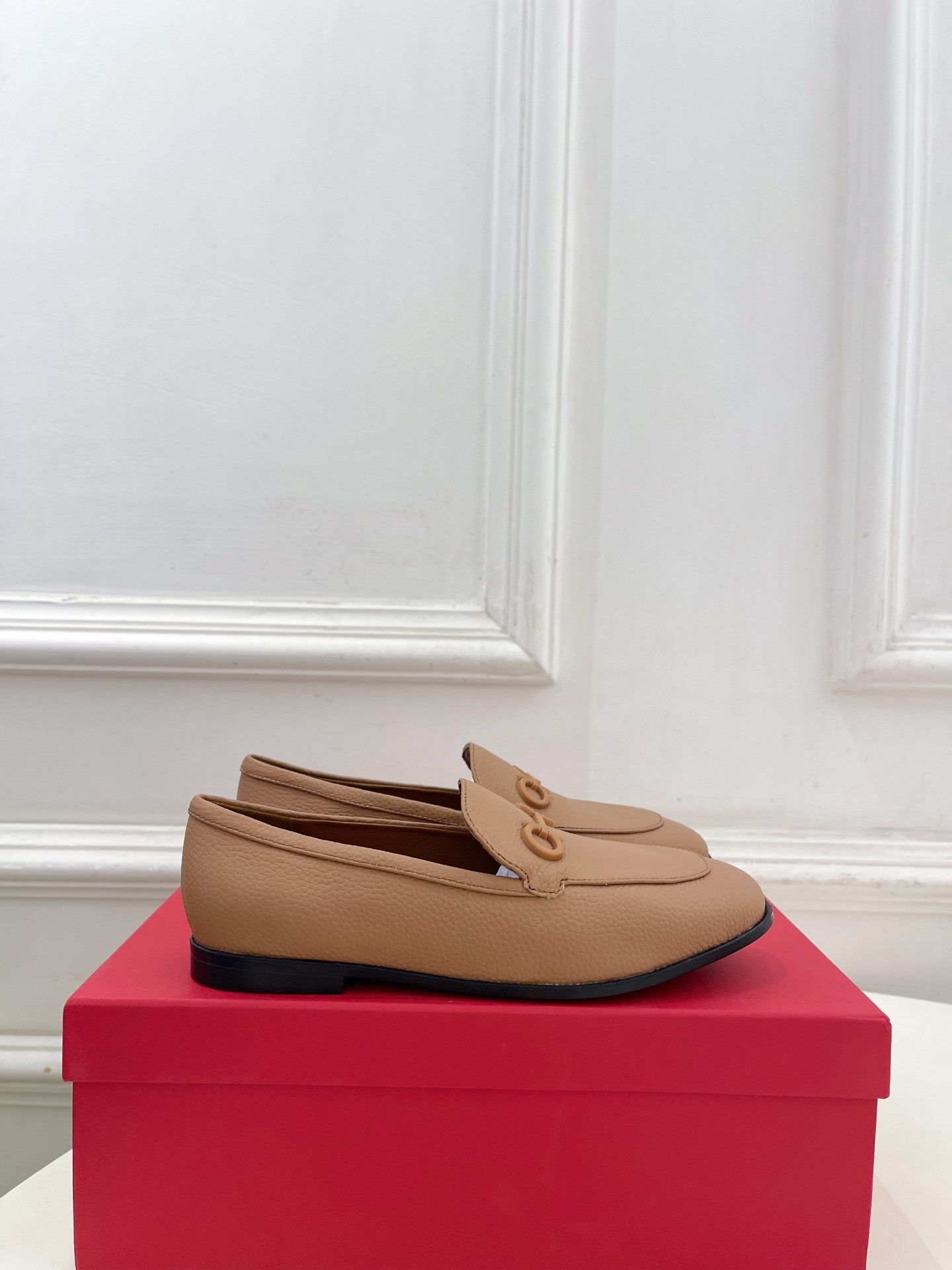Ferragamo｜菲拉格慕26𝐬𝐬2026春夏新品 Gancini乐福鞋 火爆上新！  这鞋绝对是黑马
