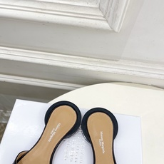 Maison Margiela· 马吉拉26𝐬𝐬 2026春夏新品MM6 分趾一字带圆跟拖鞋—————— Maison Margiela· 马吉拉26𝐬𝐬 2026春夏新品MM6 分趾一字带圆跟拖鞋——————
