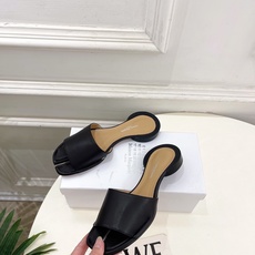 Maison Margiela· 马吉拉26𝐬𝐬 2026春夏新品MM6 分趾一字带圆跟拖鞋—————— Maison Margiela· 马吉拉26𝐬𝐬 2026春夏新品MM6 分趾一字带圆跟拖鞋——————
