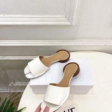 Maison Margiela· 马吉拉26𝐬𝐬 2026春夏新品MM6 分趾一字带圆跟拖鞋—————— Maison Margiela· 马吉拉26𝐬𝐬 2026春夏新品MM6 分趾一字带圆跟拖鞋——————