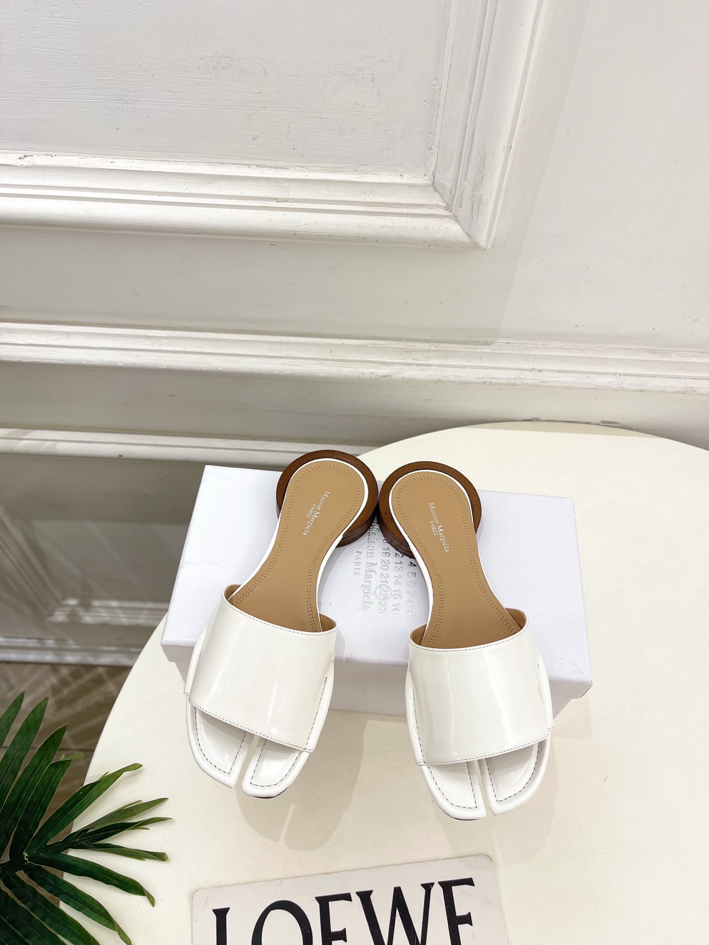 Maison Margiela· 马吉拉26𝐬𝐬 2026春夏新品MM6 分趾一字带圆跟拖鞋——————