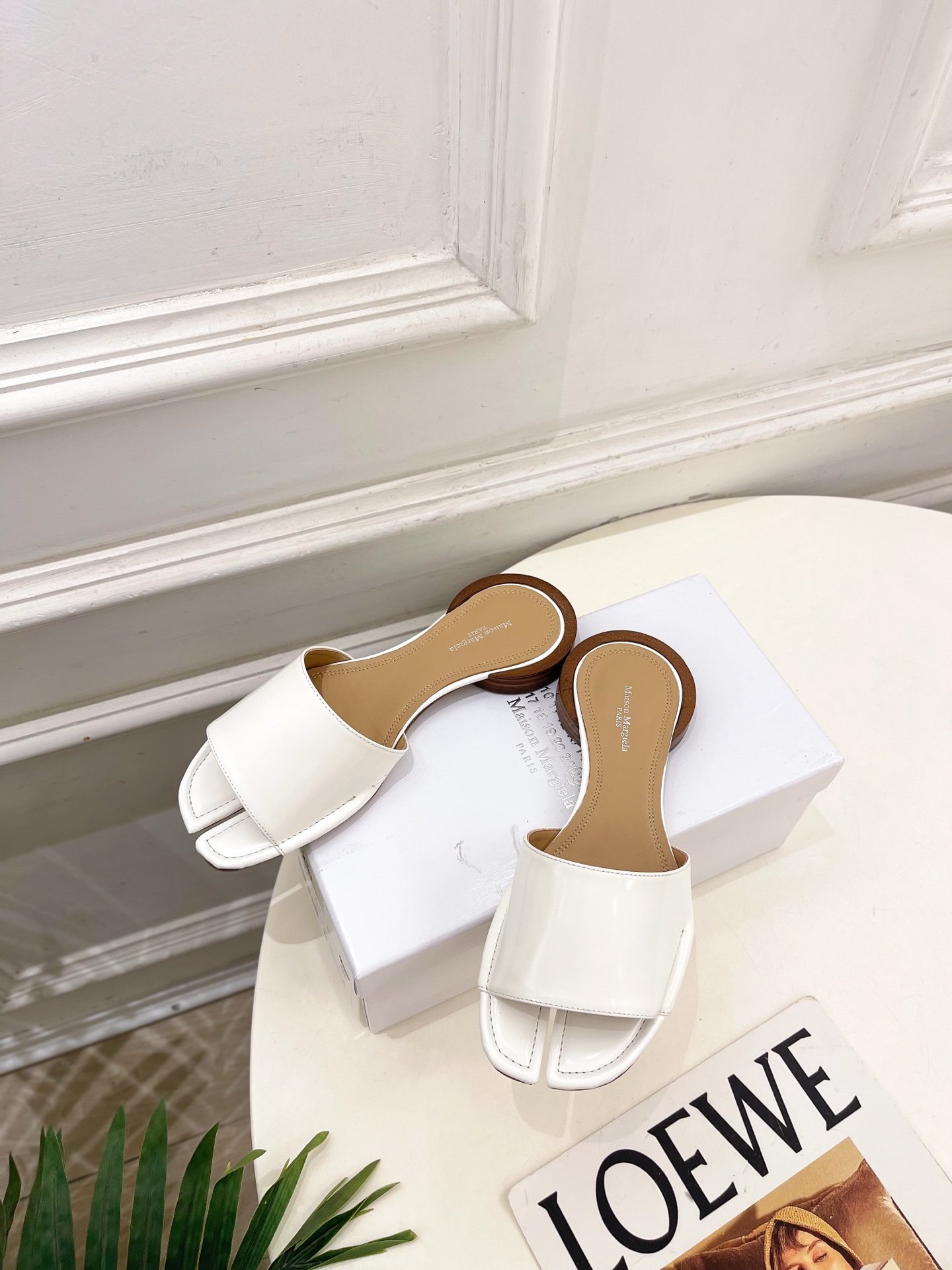 Maison Margiela· 马吉拉26𝐬𝐬 2026春夏新品MM6 分趾一字带圆跟拖鞋—————— Maison Margiela· 马吉拉26𝐬𝐬 2026春夏新品MM6 分趾一字带圆跟拖鞋——————